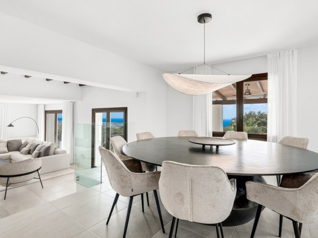 5 Bedrooms Villa in Estepona