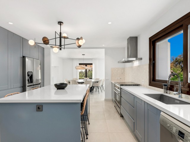 5 Bedrooms Villa in Estepona