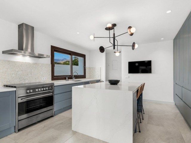 5 Bedrooms Villa in Estepona