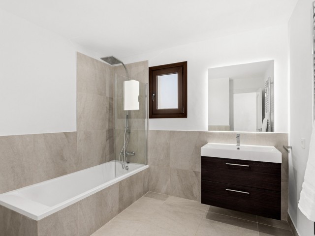 5 Bedrooms Villa in Estepona