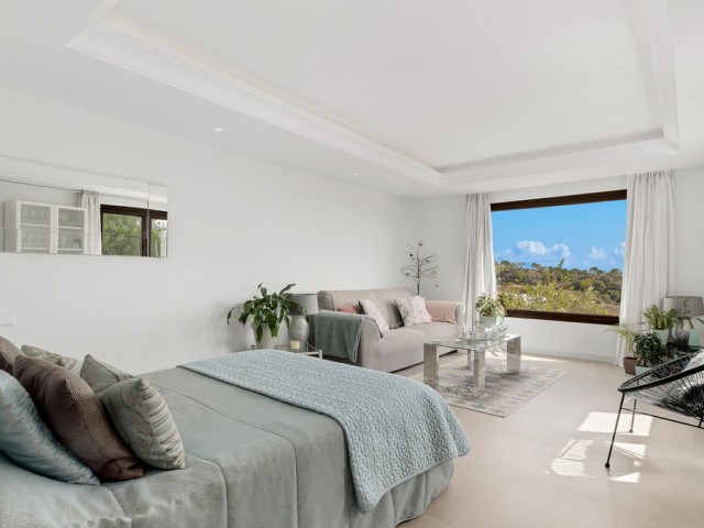 5 Bedrooms Villa in Estepona