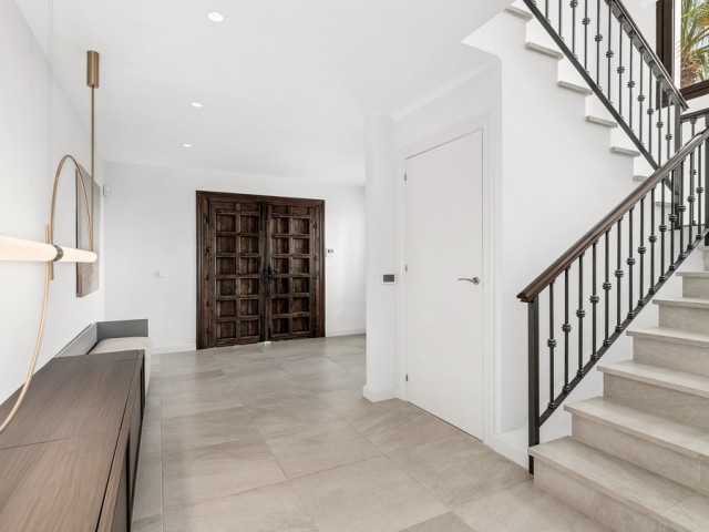 5 Bedrooms Villa in Estepona