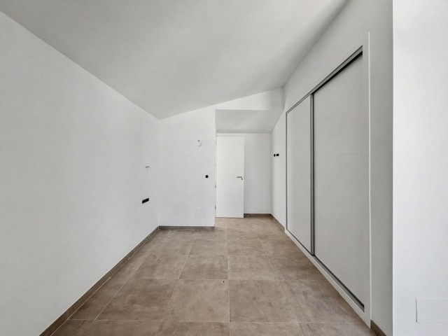 2 Bedrooms Townhouse in Estepona