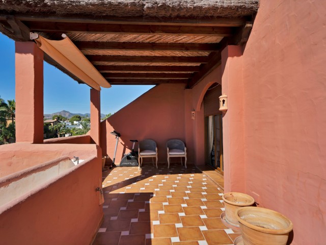 5 Bedrooms Apartment in Guadalmina Baja