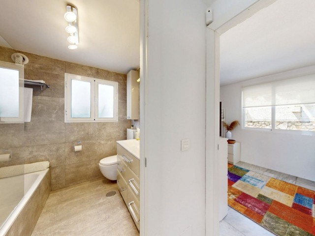 Appartement avec 4 Chambres  à Estepona