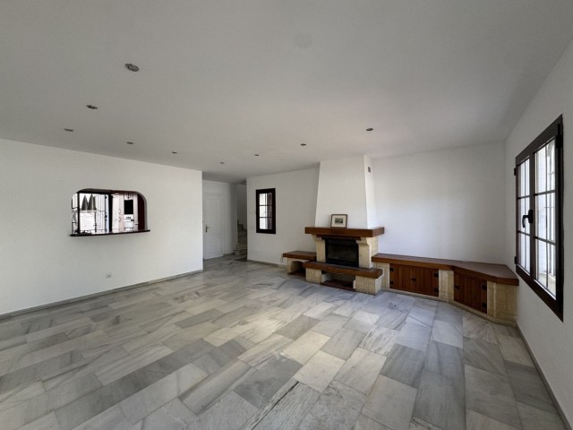 7 Slaapkamer Rijtjeshuis in Marbella