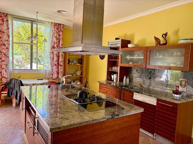 7 Schlafzimmer Villa in Estepona