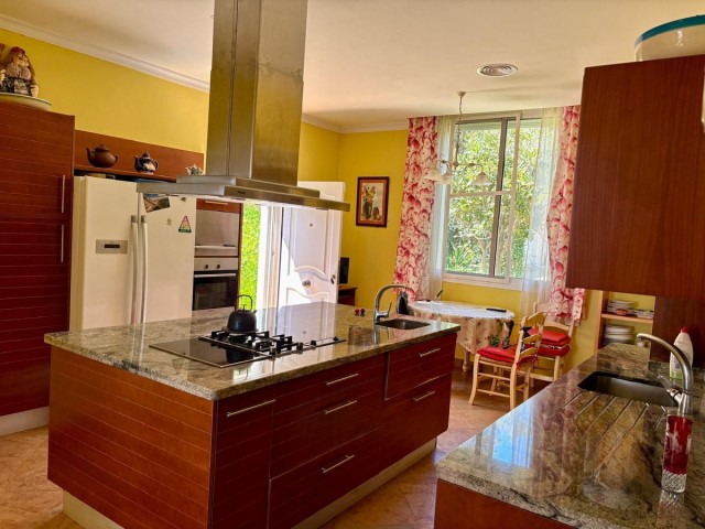 7 Schlafzimmer Villa in Estepona