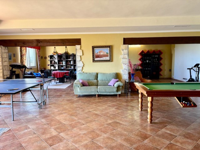 7 Schlafzimmer Villa in Estepona