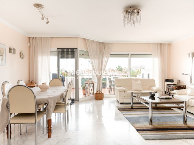 Maison mitoyenne avec 5 Chambres  à Benalmadena Costa
