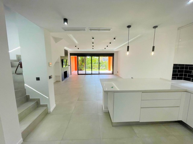 3 Bedrooms Townhouse in El Paraiso