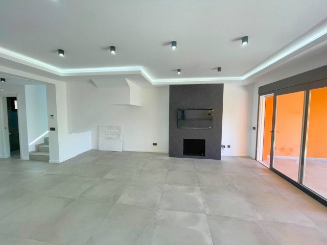 3 Bedrooms Townhouse in El Paraiso