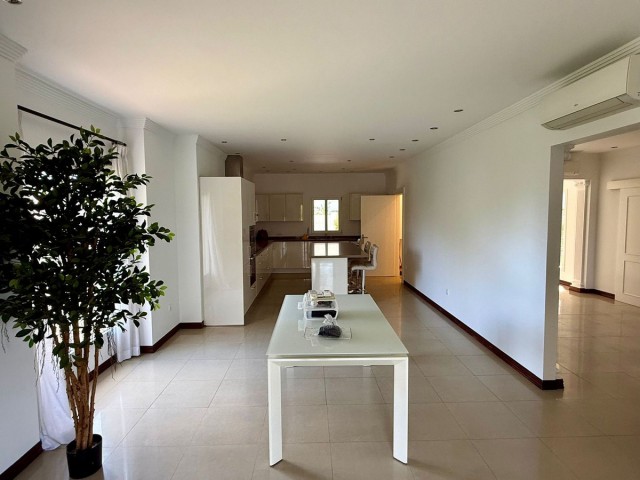 Villa, Sotogrande Costa, R5346292