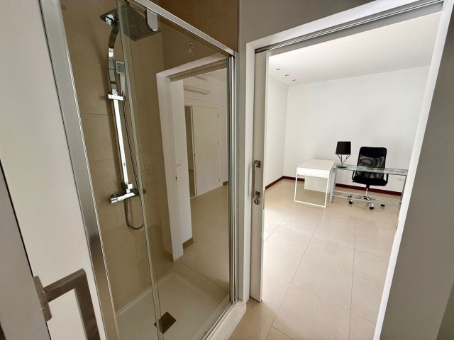 6 Makuuhuoneen Huvila Sotogrande Costa