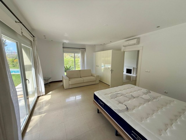 6 Makuuhuoneen Huvila Sotogrande Costa