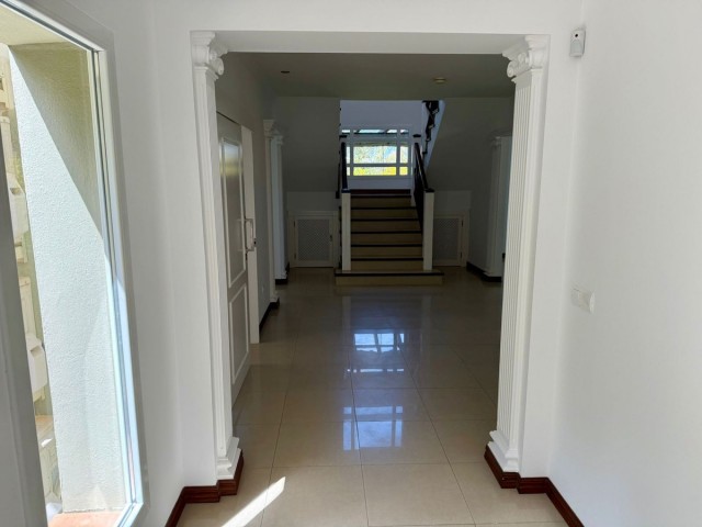 6 Makuuhuoneen Huvila Sotogrande Costa