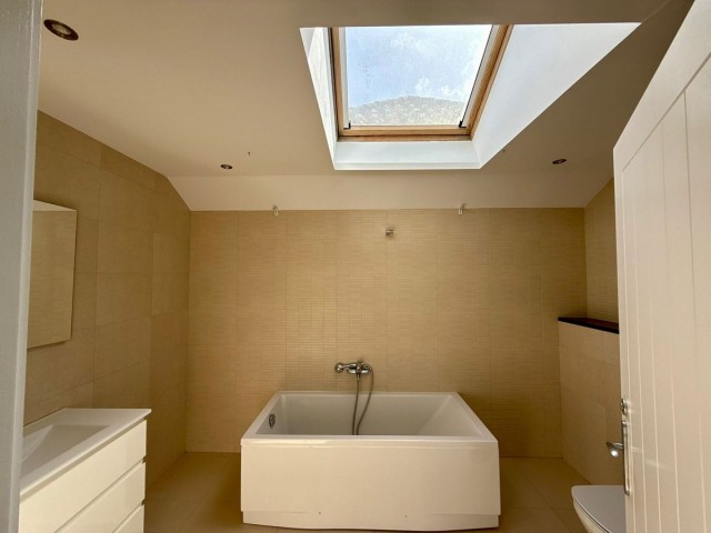 6 Makuuhuoneen Huvila Sotogrande Costa