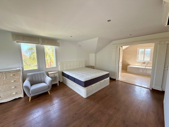 6 Makuuhuoneen Huvila Sotogrande Costa