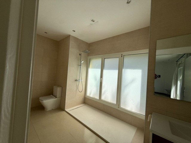 6 Makuuhuoneen Huvila Sotogrande Costa