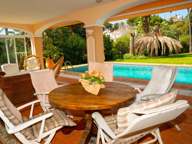 4 Bedrooms Villa in Elviria