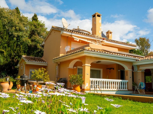 4 Bedrooms Villa in Elviria