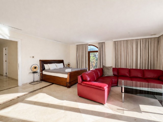 7 Makuuhuoneen Huvila Benahavís