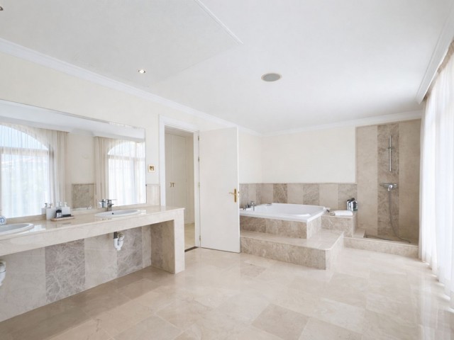 7 Makuuhuoneen Huvila Benahavís