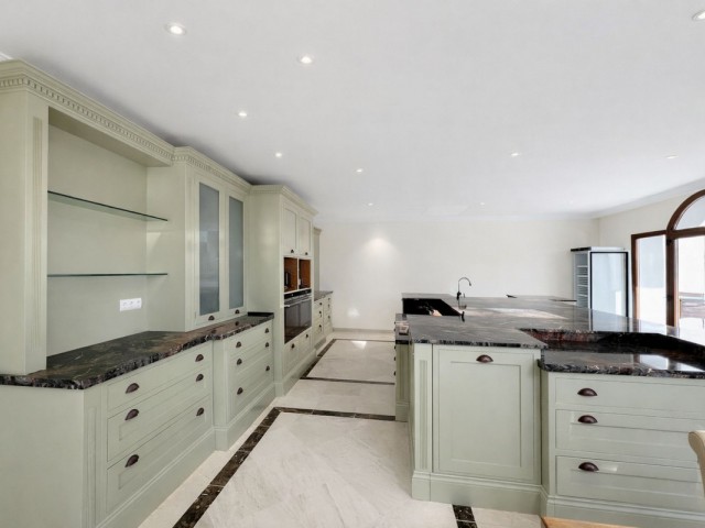 7 Makuuhuoneen Huvila Benahavís