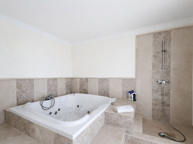 7 Makuuhuoneen Huvila Benahavís