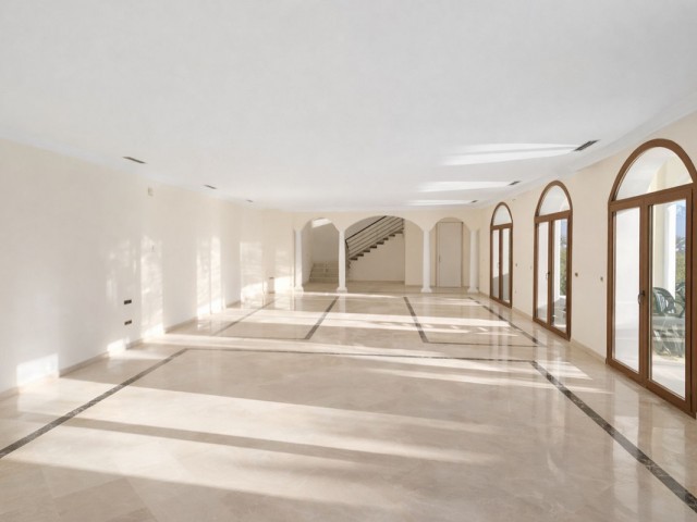 7 Soveroms Villa i Benahavís