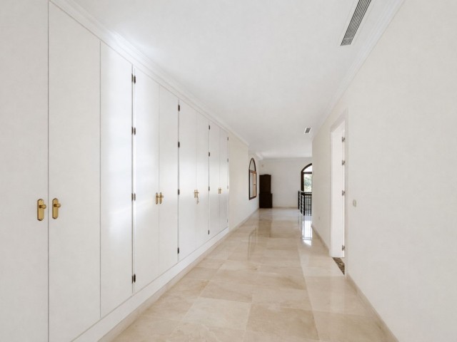 7 Soveroms Villa i Benahavís