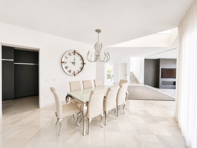 4 Bedrooms Villa in Benahavís