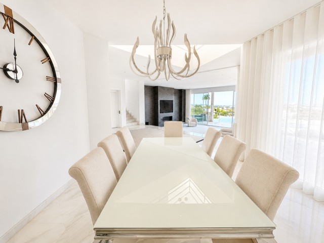 4 Bedrooms Villa in Benahavís