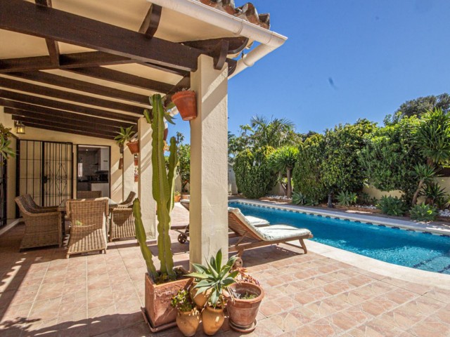 3 Makuuhuoneen Huvila Marbesa