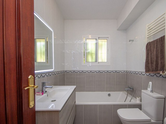 3 Makuuhuoneen Huvila Marbesa