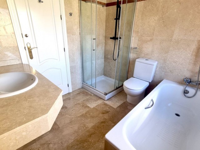 3 Schlafzimmer Reihenhaus in Nueva Andalucía