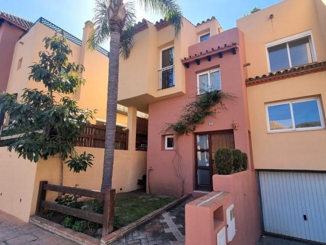 3 Slaapkamer Rijtjeshuis in Nueva Andalucía