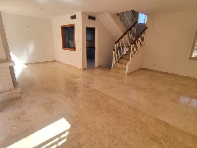 3 Slaapkamer Rijtjeshuis in Nueva Andalucía