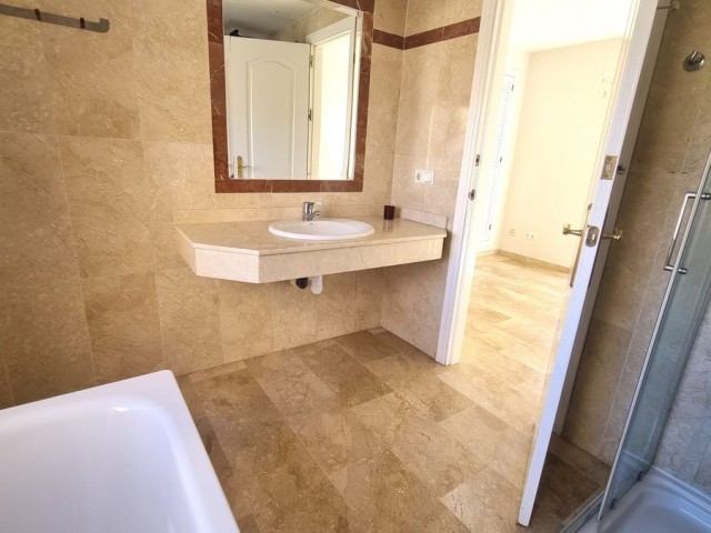 3 Slaapkamer Rijtjeshuis in Nueva Andalucía