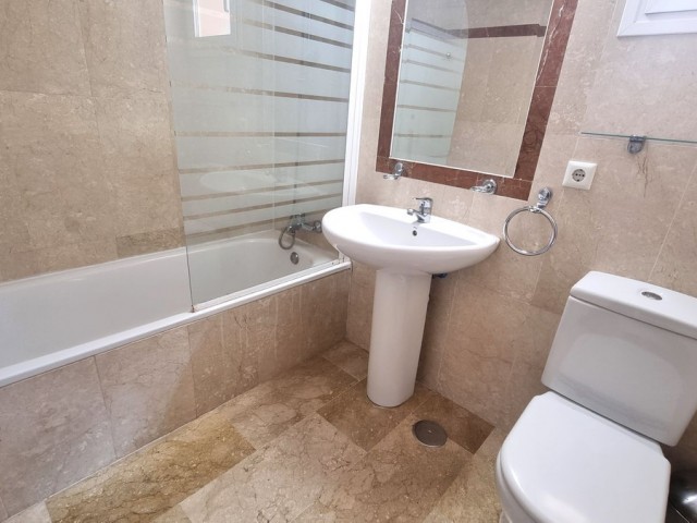3 Slaapkamer Rijtjeshuis in Nueva Andalucía
