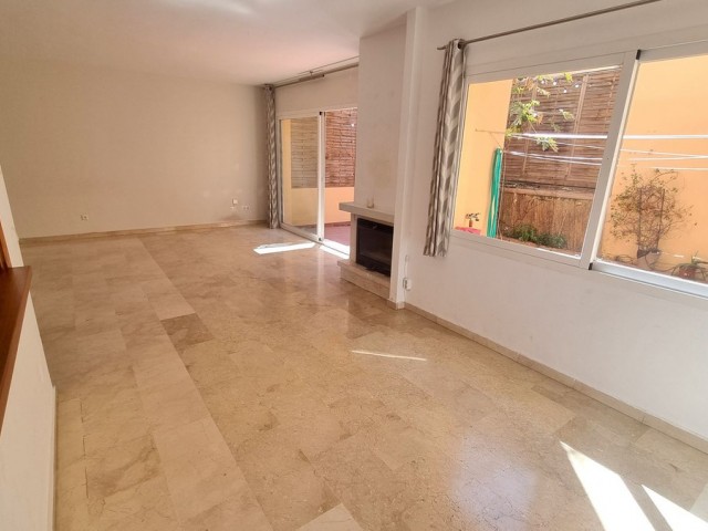 3 Slaapkamer Rijtjeshuis in Nueva Andalucía