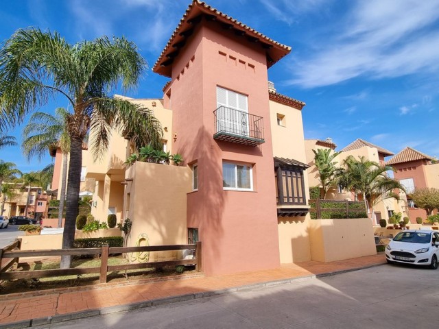 3 Slaapkamer Rijtjeshuis in Nueva Andalucía