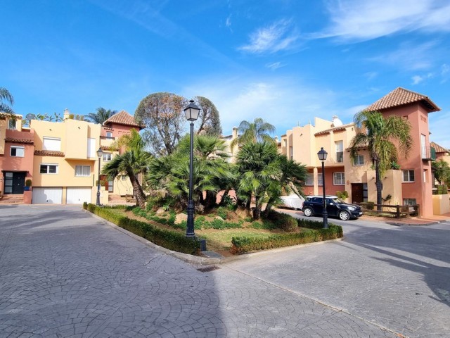 3 Slaapkamer Rijtjeshuis in Nueva Andalucía