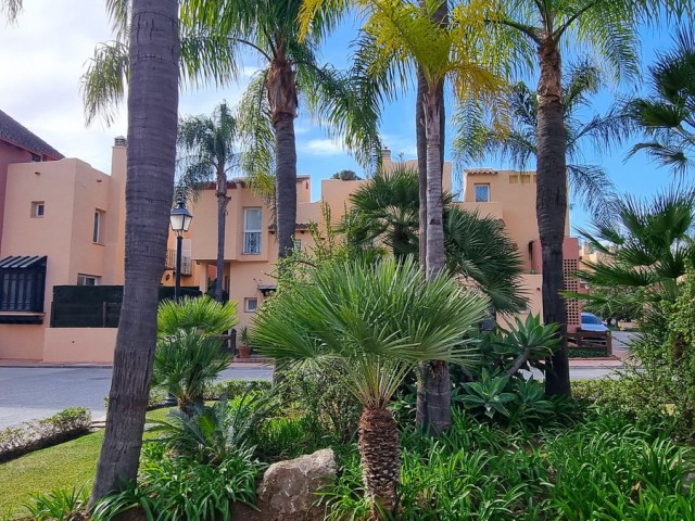 3 Slaapkamer Rijtjeshuis in Nueva Andalucía