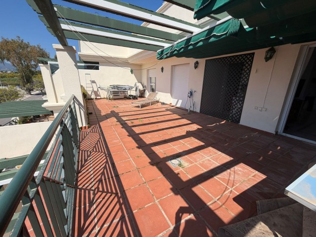 Penthouse avec 2 Chambres  à Puerto Banús