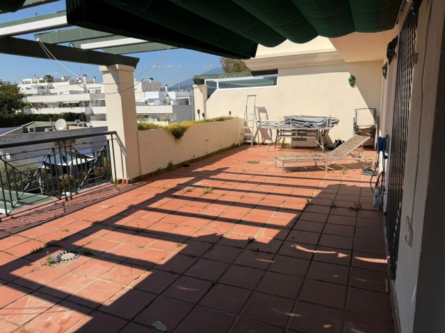 Penthouse avec 2 Chambres  à Puerto Banús