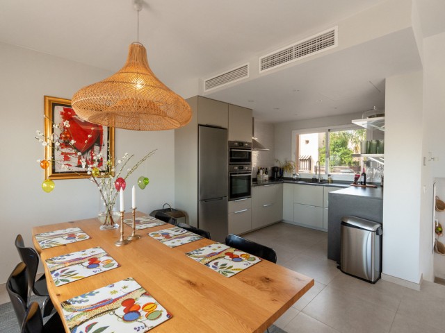 4 Makuuhuoneen Rivitalo Nueva Andalucía