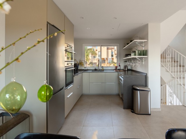 4 Makuuhuoneen Rivitalo Nueva Andalucía