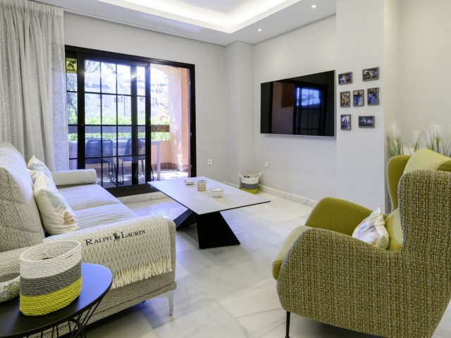 Appartement avec 3 Chambres  à Estepona