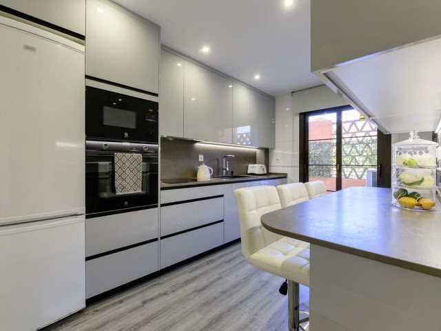 Appartement avec 3 Chambres  à Estepona